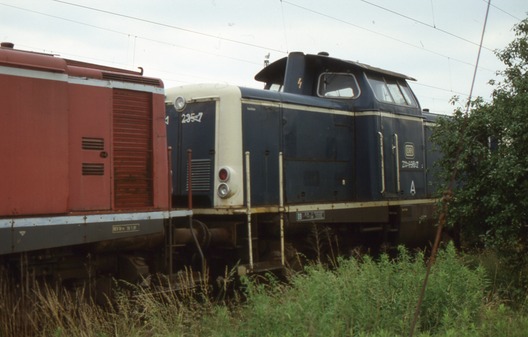 Abgestellte Loks der BR 211 in Kirchweyhe, 1989