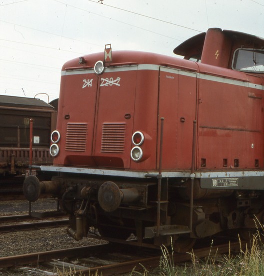 Abgestellte Loks der BR 211 in Kirchweyhe, 1989
