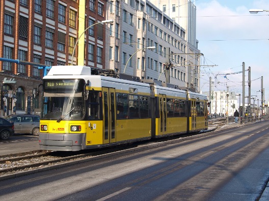 Tram in der Warschauer Straße