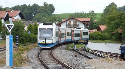 Zug aus Richtung Tegernsee