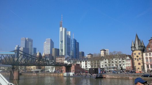 Eine Fahrt auf dem Main in Frankfurt