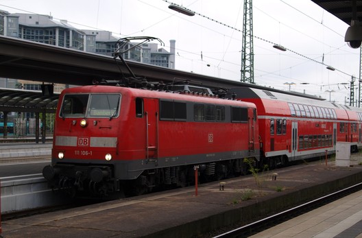 BR 111 mit einem RE in Frankfurt am Main Hbf