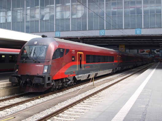Meridian und Railjet in München Hbf