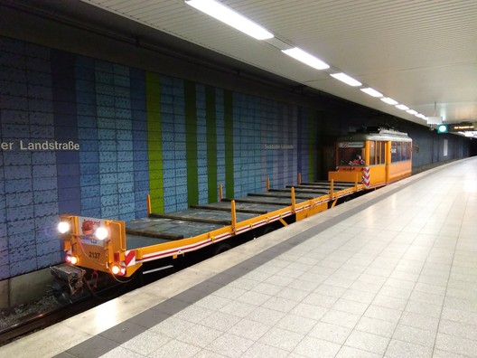 Arbeitszug der VGF im Bahnhof Seckbacher Landstraße