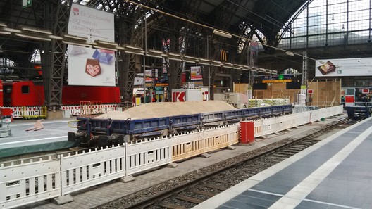 Ein Bauzug im Frankfurter Hauptbahnhof (2015)