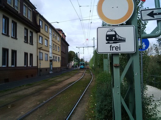 Endhaltestelle der Straßenbahnlinie 11 in Frankfurt Fechenheim
