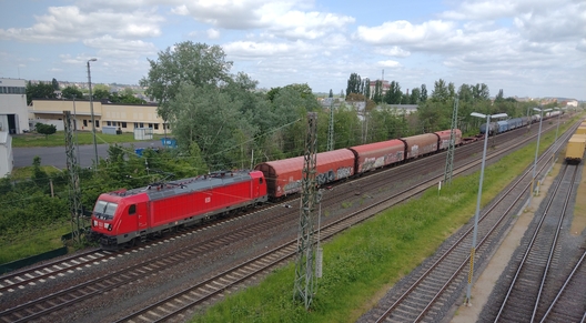 Güterzug mit BR 147 in Frankfurt Fechenheim