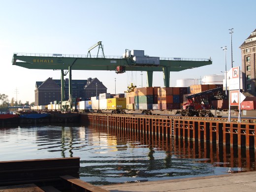 Containerkran im Westhafen