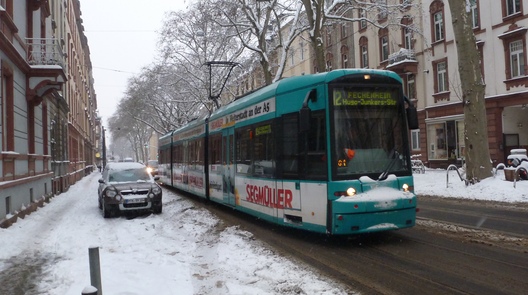 Straßenbahn im Schnee