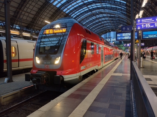 Ein Septemberabend auf dem Frankfurter Hauptbahnhof