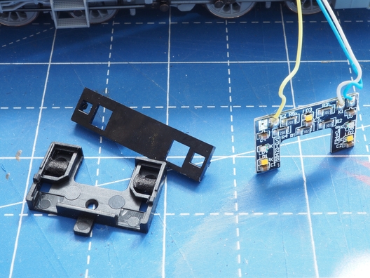 Einfacher Lichtumbau der BR 106 von Piko